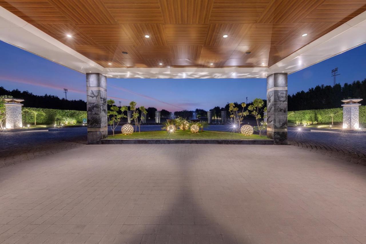 Radisson Resort & Spa Kandla Gāndhīdhām Exterior foto