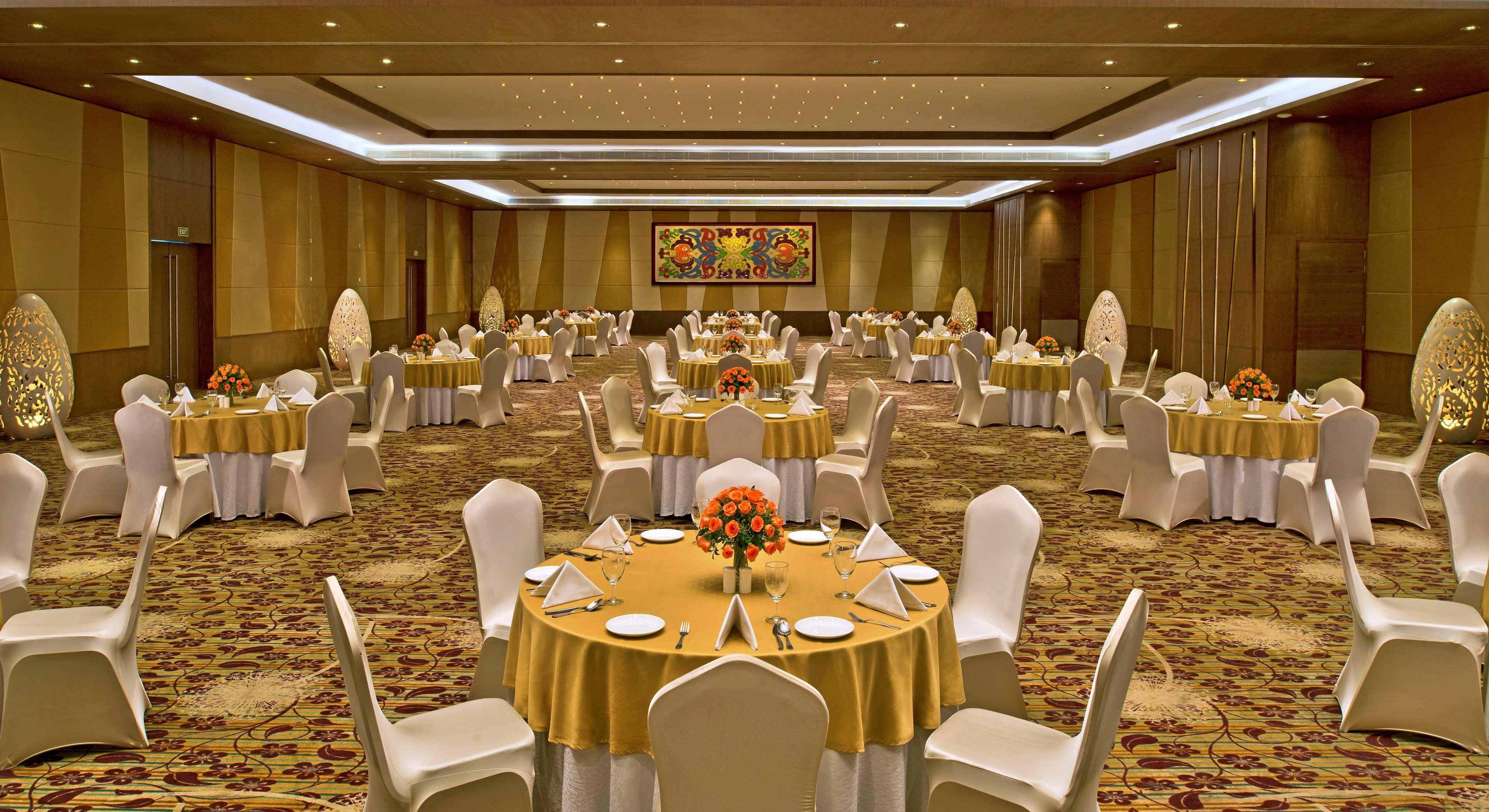 Radisson Resort & Spa Kandla Gāndhīdhām Exterior foto