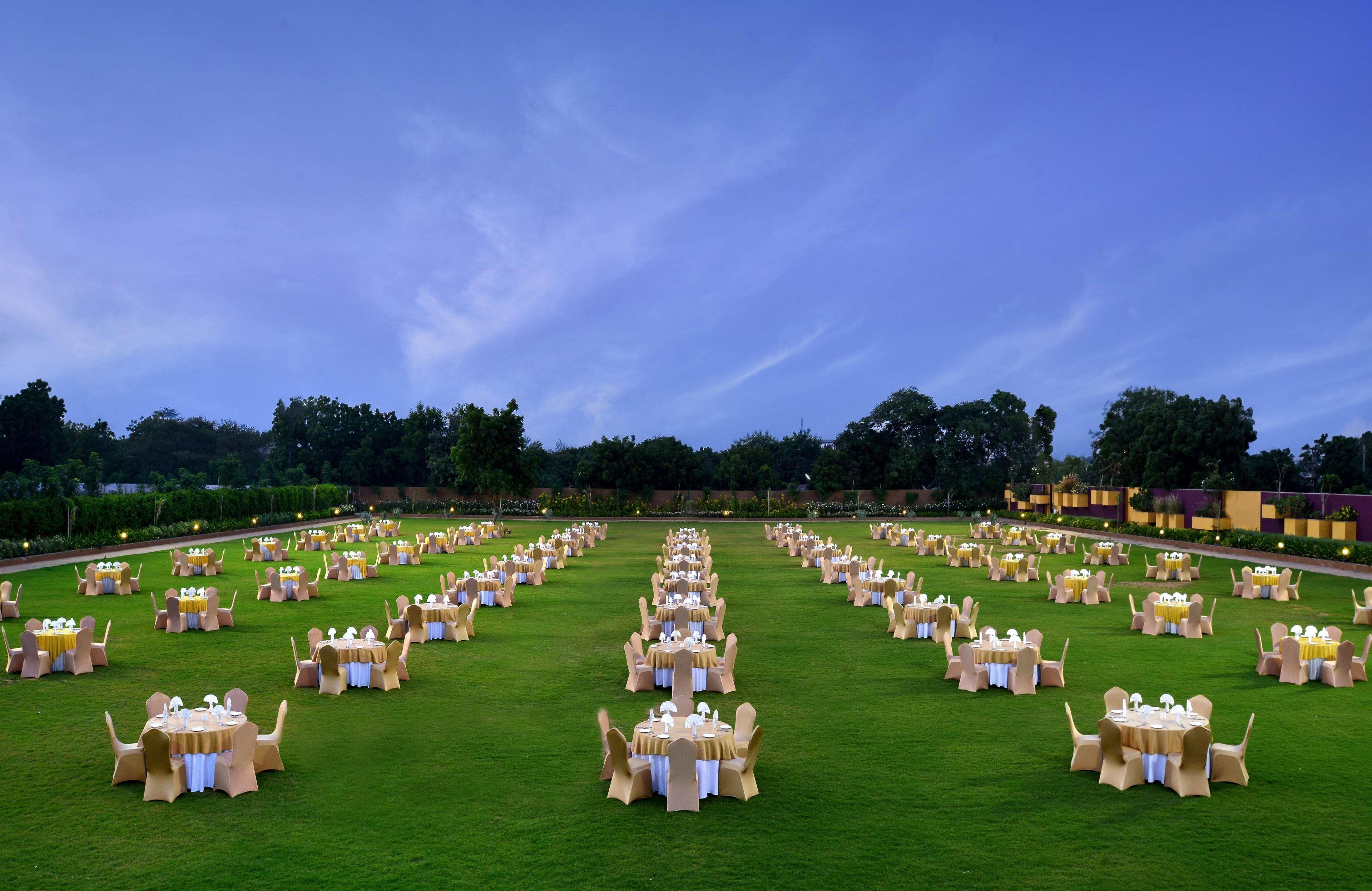 Radisson Resort & Spa Kandla Gāndhīdhām Exterior foto