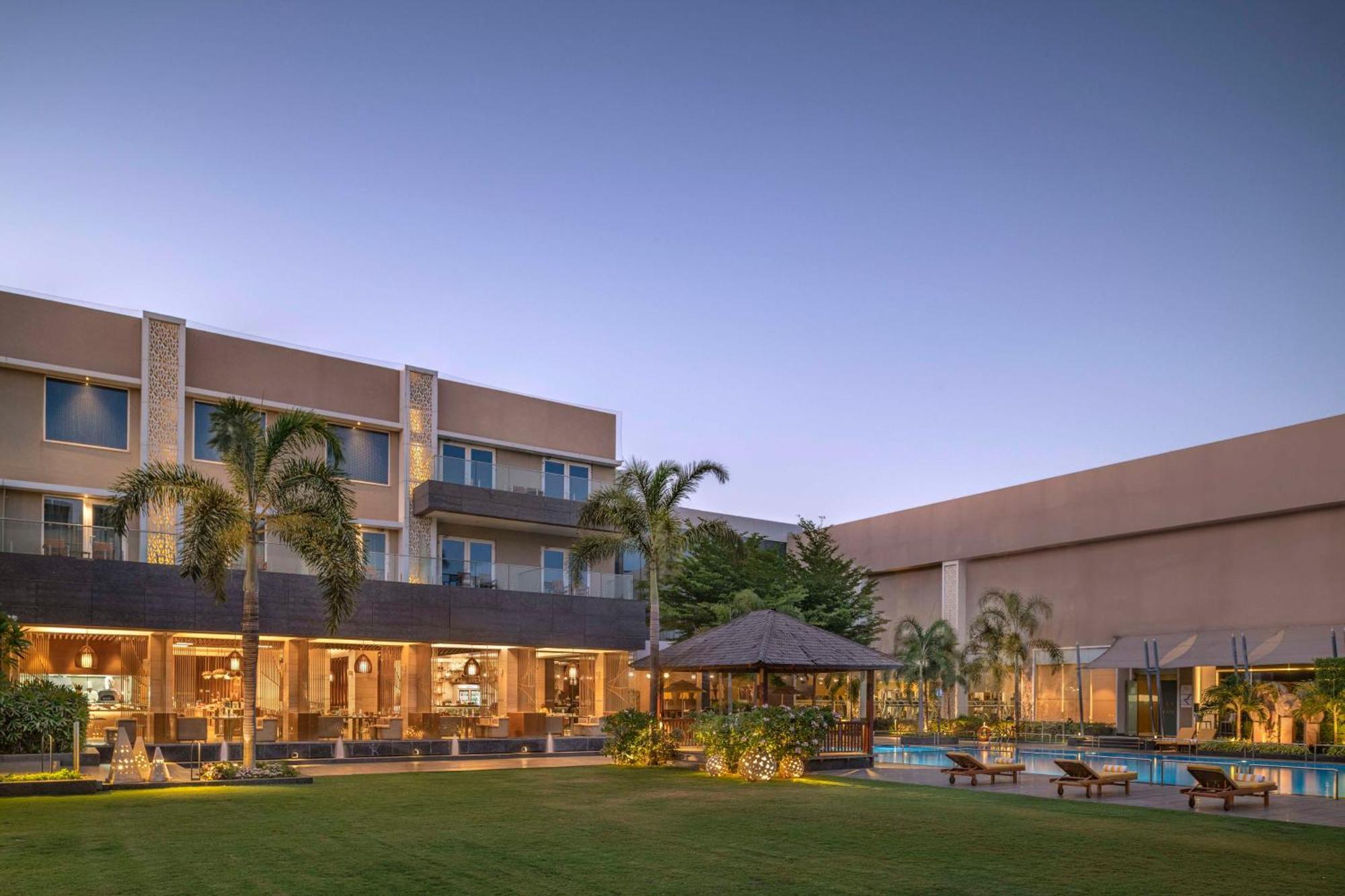 Radisson Resort & Spa Kandla Gāndhīdhām Exterior foto