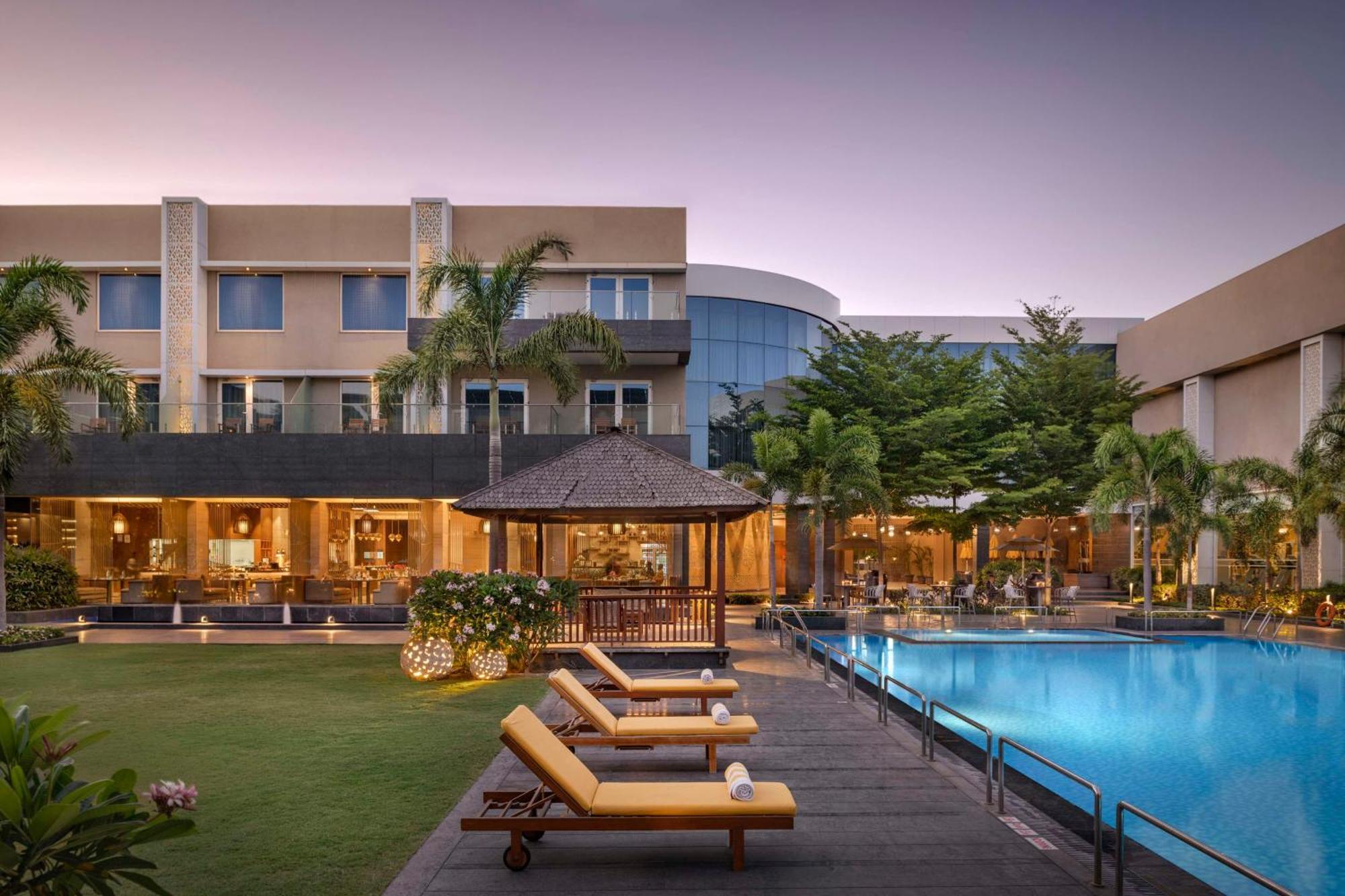 Radisson Resort & Spa Kandla Gāndhīdhām Exterior foto