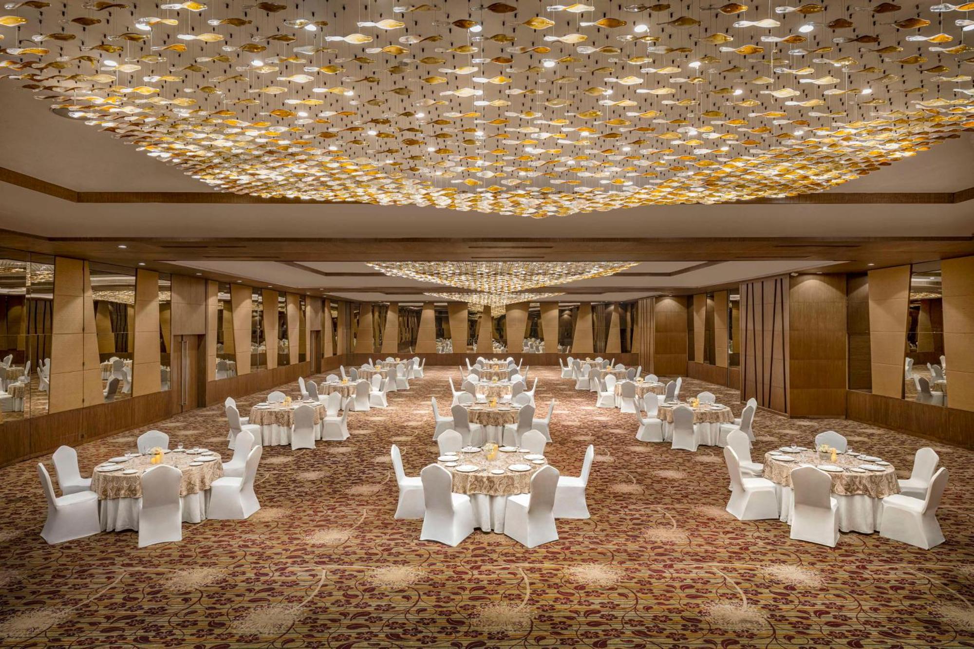 Radisson Resort & Spa Kandla Gāndhīdhām Exterior foto