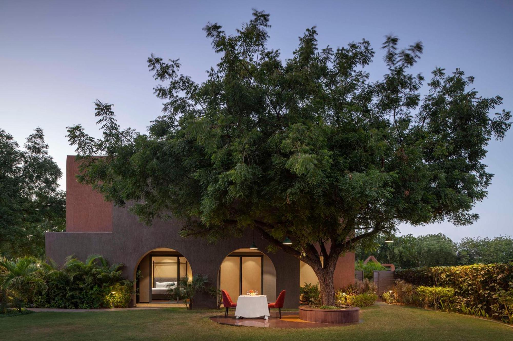 Radisson Resort & Spa Kandla Gāndhīdhām Exterior foto